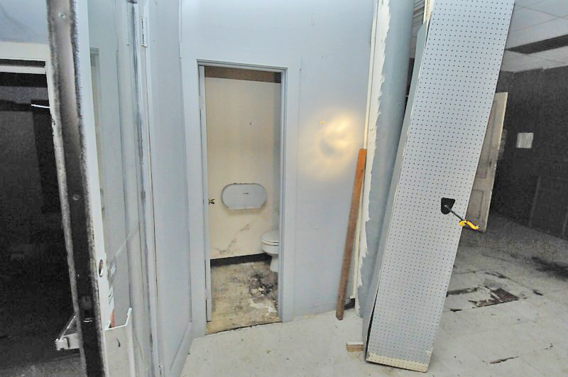 SORG_COMMERCIAL_STOREFRONT_C_REAR_RESTROOM